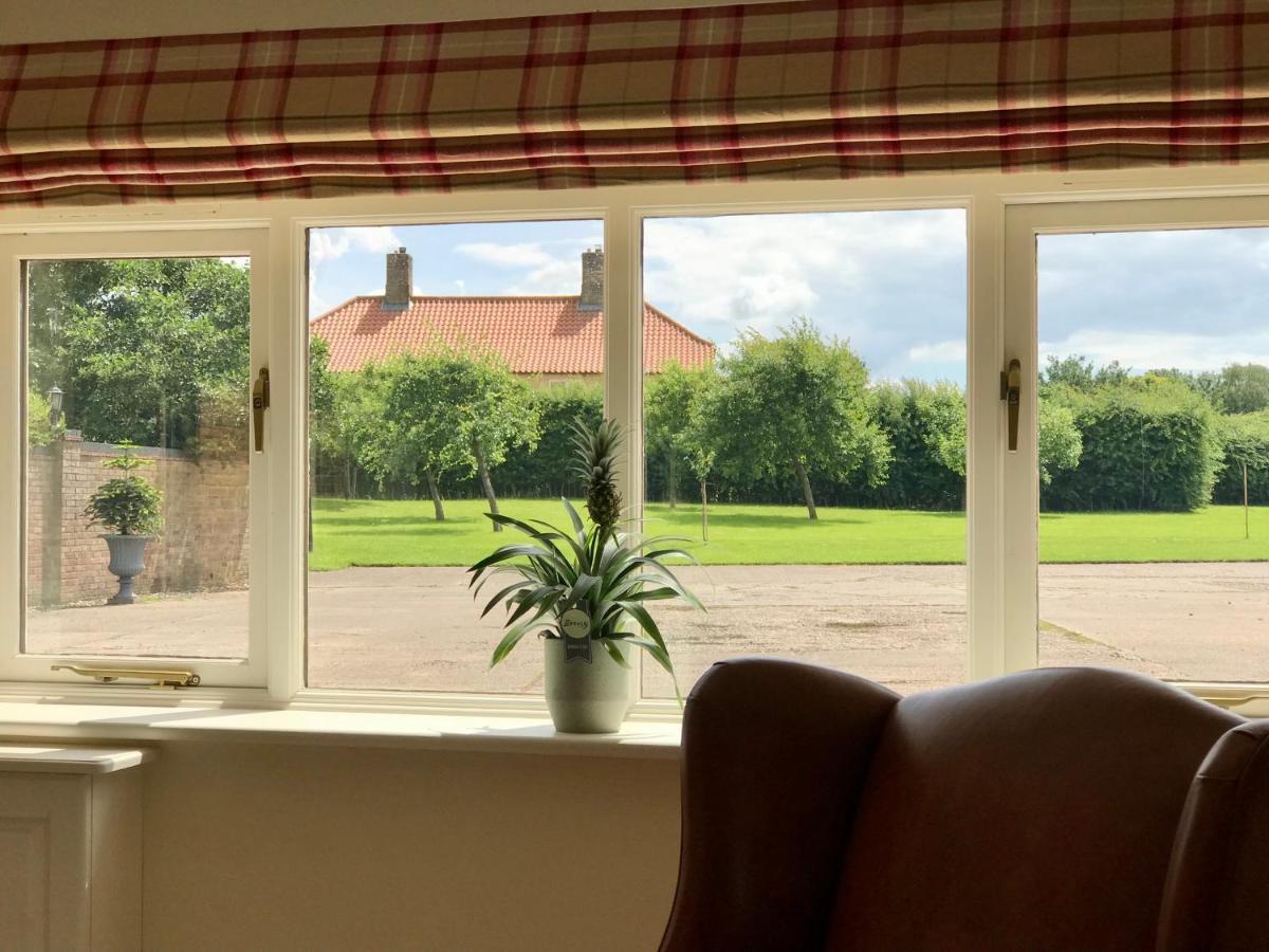 Charming Hen Cottage Countryside Retreat Lincoln Newball 外观 照片