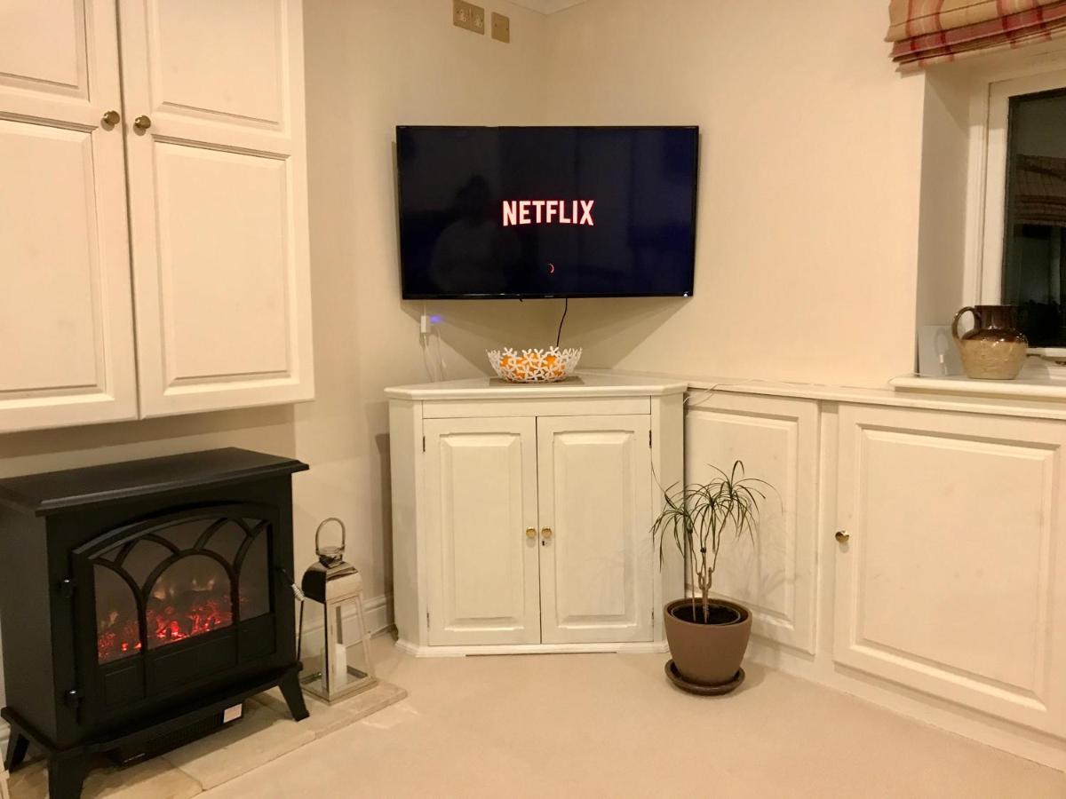 Charming Hen Cottage Countryside Retreat Lincoln Newball 外观 照片