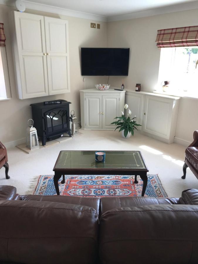 Charming Hen Cottage Countryside Retreat Lincoln Newball 外观 照片