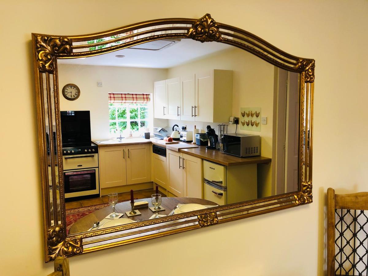 Charming Hen Cottage Countryside Retreat Lincoln Newball 外观 照片